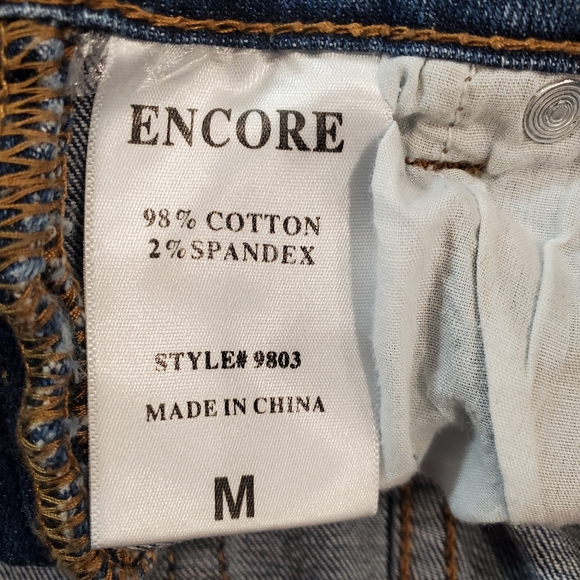 Encore Mid Rise Distressed Roll Cuff Denim Shorts Size Medium - Picture 6 of 6